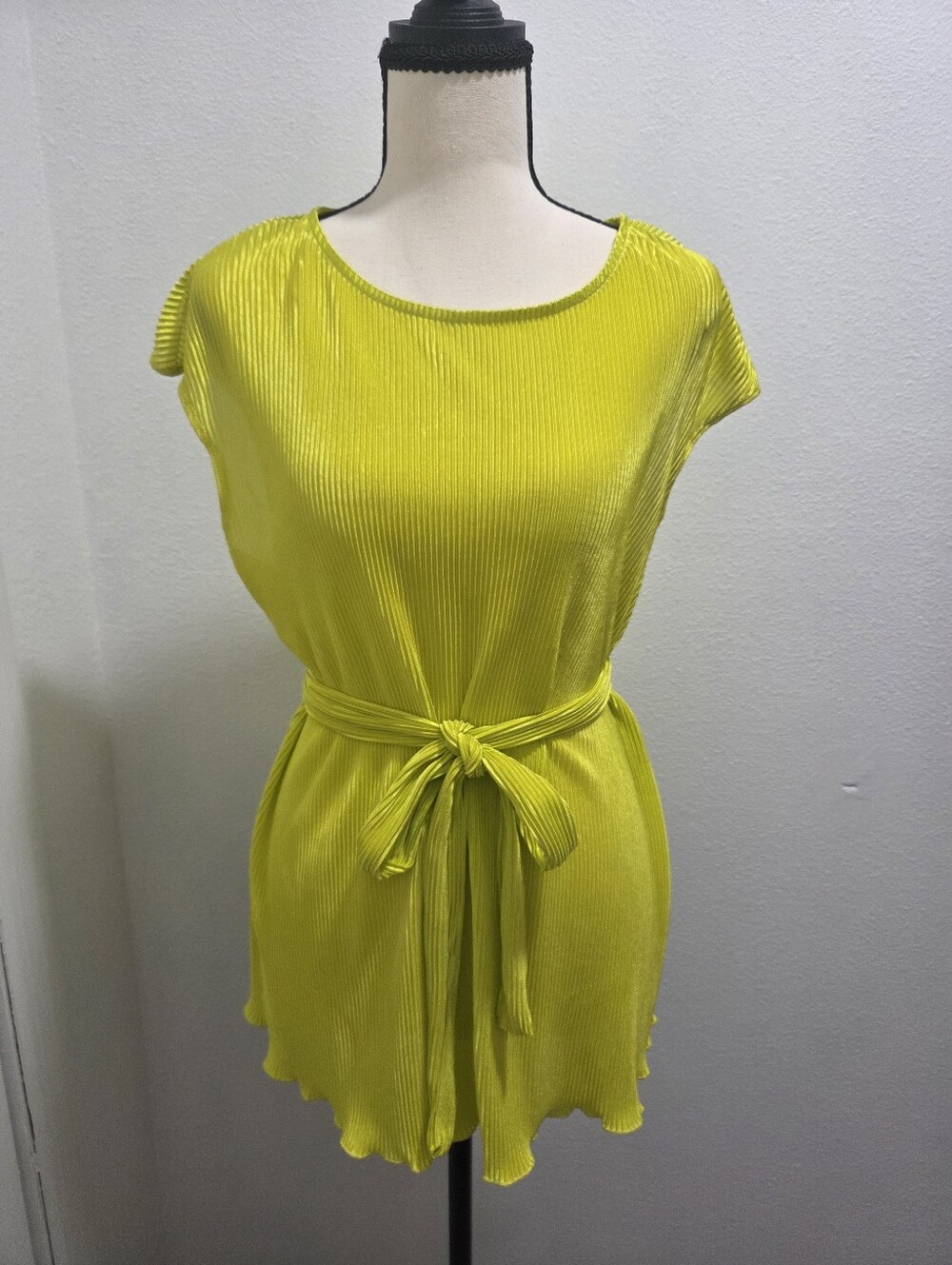 Top Tru Self Verde Lima Bringed - Size L - Contemporary Style